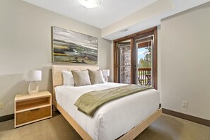 2 bedrooms, desk, travel cot, free WiFi