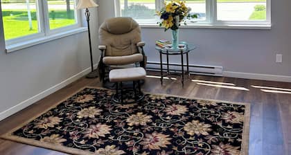 Cozy 2-bedroom bungalow in delightful Luverne with WiFi, AC