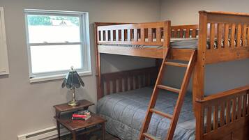 2 Schlafzimmer, Schreibtisch, Bügeleisen/Bügelbrett, WLAN