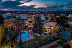 Exterior - Villa Sobreiro with spacious living areas and a serene ambiance. (Albufeira)