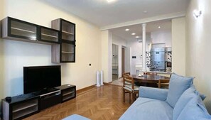 テレビ、書斎 / ワークスペース