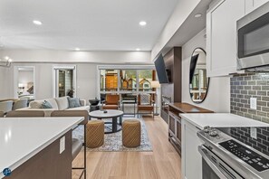 Kühlschrank, Ofen, Herdplatte, Geschirrspüler