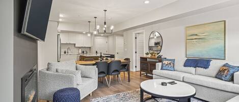 Televisión y chimenea