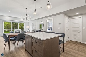 Interior - 2 Bed/2 Bath Sparrowhawk Resort-1st Floor-Sleeps 4 (Dead Man's Flats)