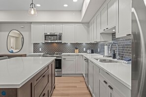 Fridge, oven, stovetop, dishwasher - 3 Bed/2 Bath Sparrowhawk Resort 1st Floor-Sleeps 6 (Dead Man's Flats)