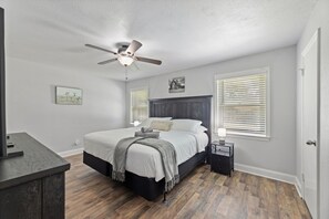 3 bedrooms, desk, iron/ironing board, travel cot