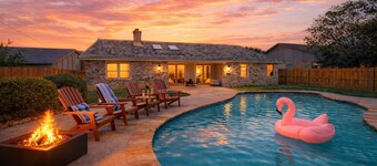 Stylish Villa-Near Stadiums, Large Pool,Pool Table