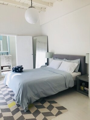 2 bedrooms, iron/ironing board, WiFi, bed sheets - Charming Jungle house Miami  (Miami)