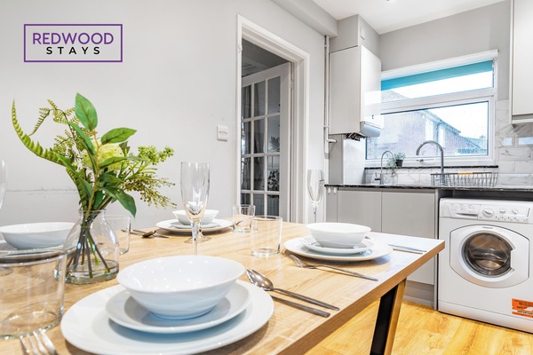 Premium-Haus, 3 Schlafzimmer, Terrasse | Essbereich im Zimmer
