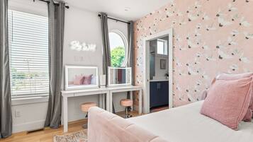 4 habitaciones, tabla de planchar con plancha, wifi y ropa de cama