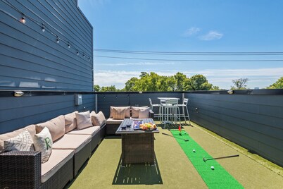 3-Level Lux Home! Rooftop! Firepit! 6 min to DT!