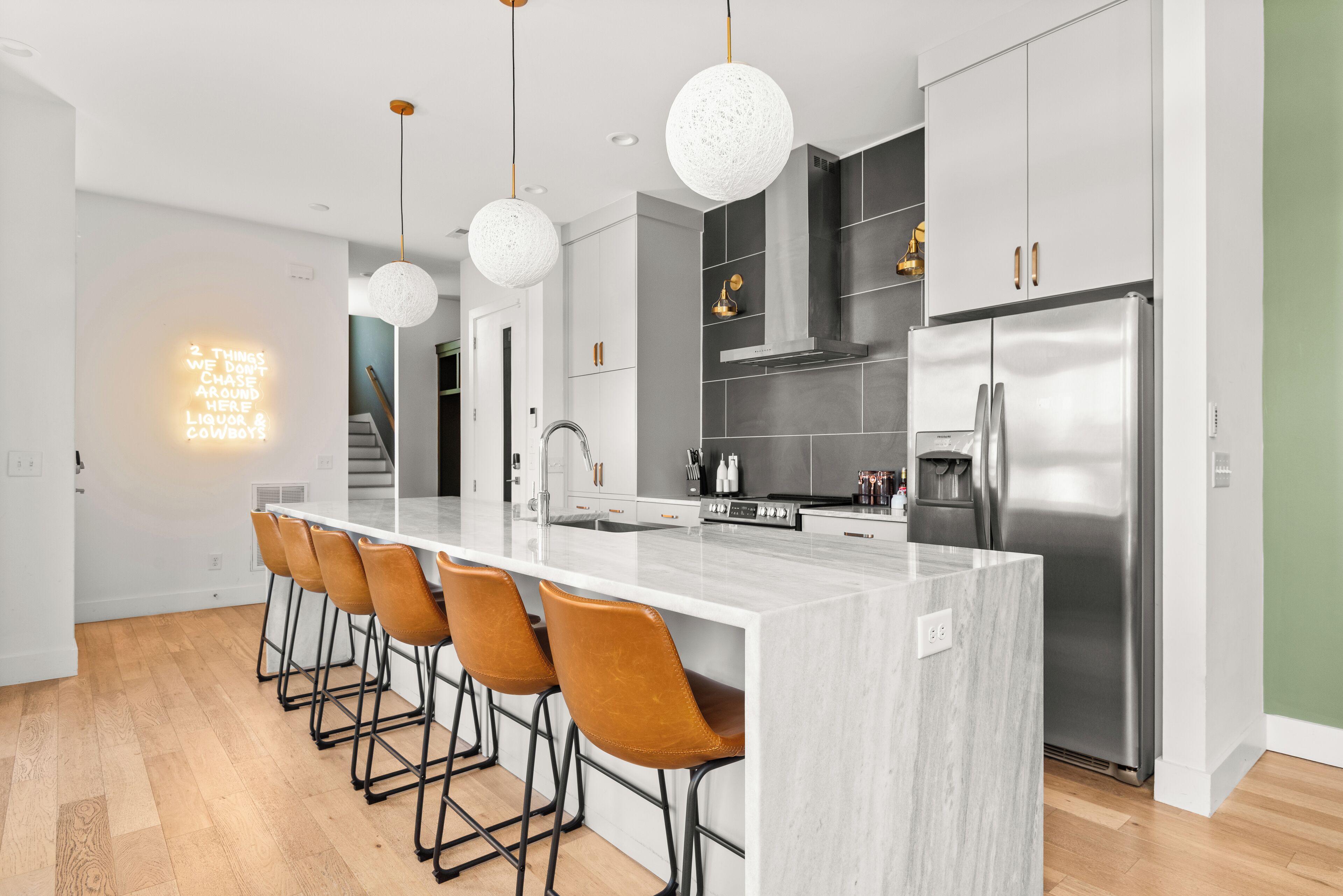 Køleskab, mikrobølgeovn, ovn, kogeplade