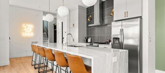 3-Level Lux Home! Rooftop! Firepit! 6 min to DT!