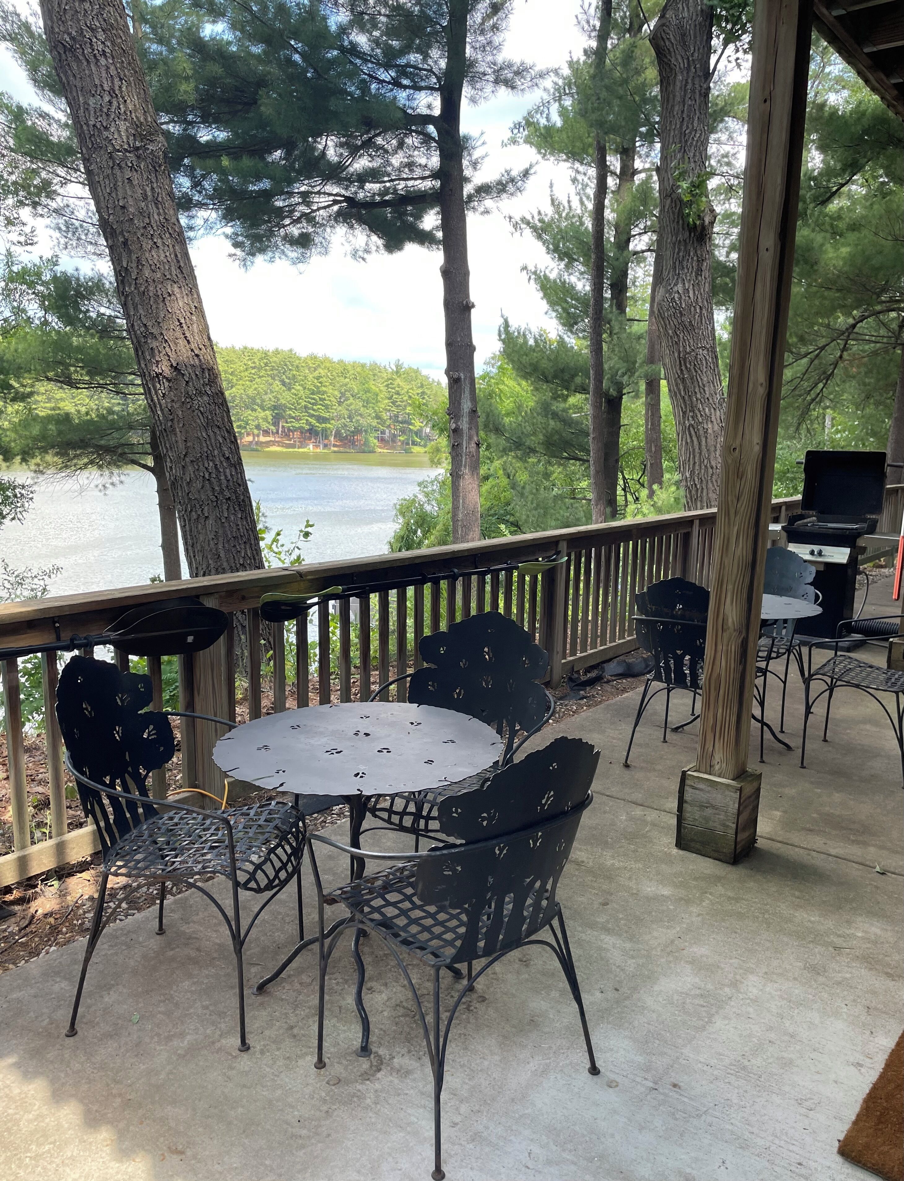 Luxurious 3-bedroom B&B in Wisconsin Dells with lakefront. Close to everything.
