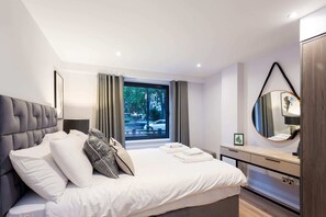 3 habitaciones, tabla de planchar con plancha, wifi y ropa de cama 