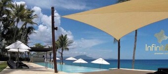 1 bedroom Condo with Kitchen. Free Restaurant breakfast and airport ride