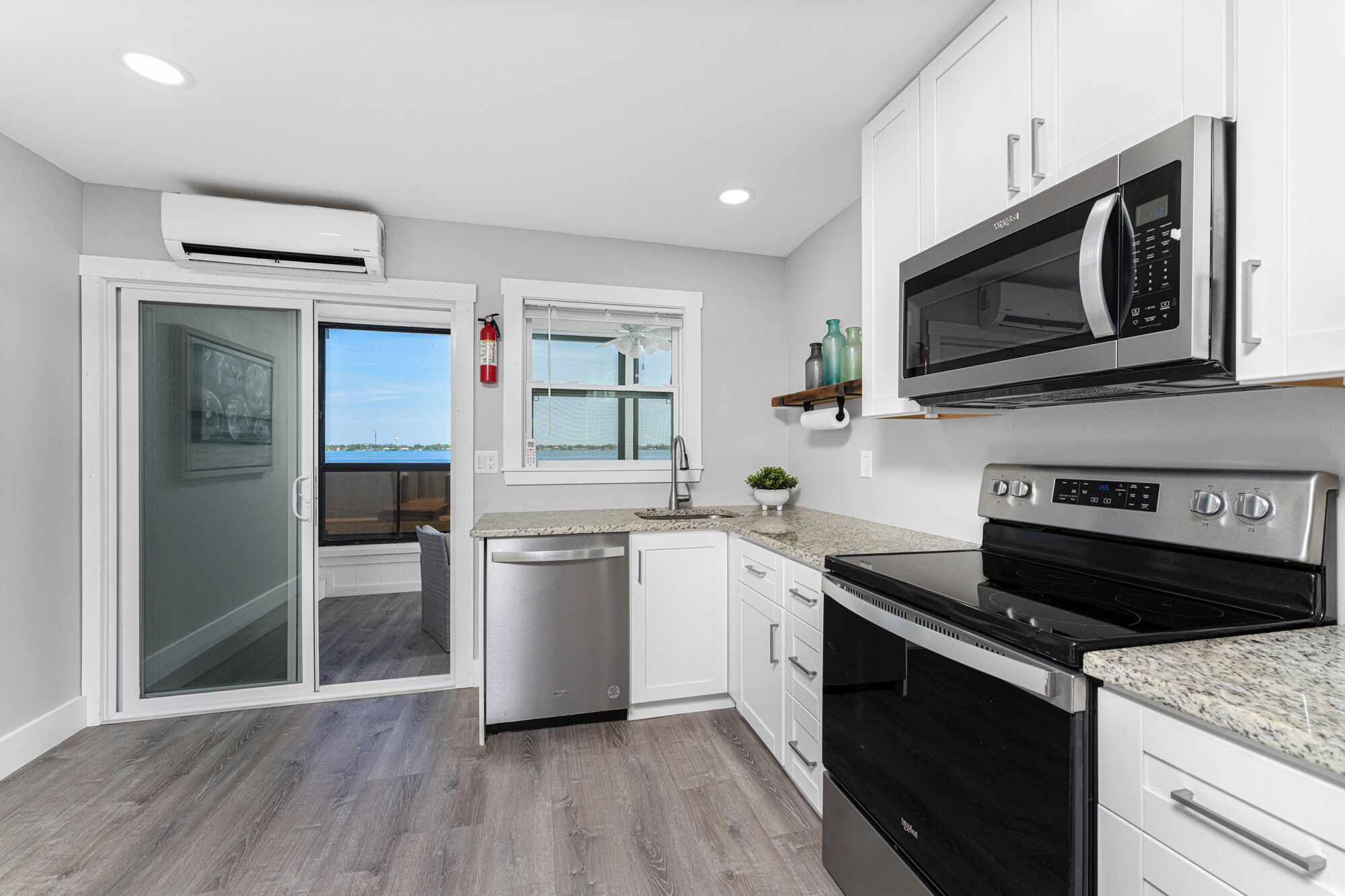 Kühlschrank, Mikrowelle, Geschirrspüler