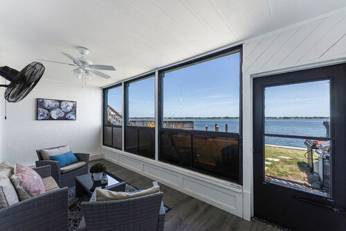 Bayfront condo short walk to beach 1st Floor.
