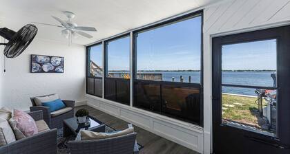 Bayfront condo short walk to beach 1st Floor.