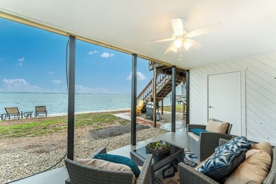 Bayfront Condo Short Walk to Beach 1st Floor