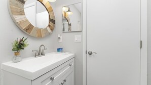 Bathroom - Bayfront condo short walk to beach 2nd floor. (Englewood)