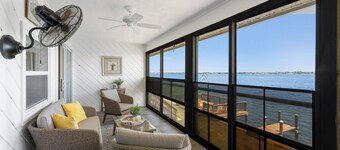Bayfront Condo short walk to beach 2nd floor