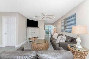 TV - Condo with Bayfront View Steps to Beach 1st floor (Englewood)