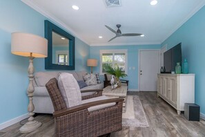 TV - Bayfront Condo Short Walk to Beach 1st Floor (Englewood)