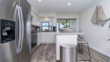 Fridge, microwave, dishwasher, coffee/tea maker