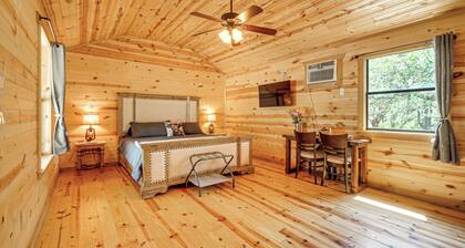 ‘Cozy Cabin’ Hill Country Escape w/ Views