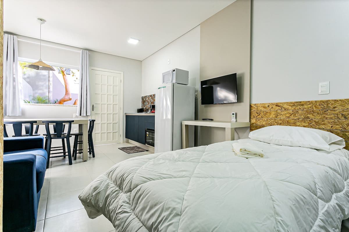 Studio Basic | 1 kamar tidur, setrika/meja setrika, dan Wi-Fi gratis