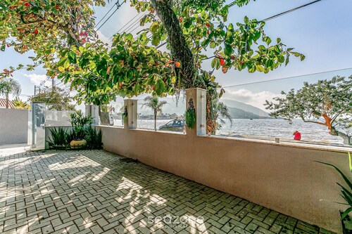 SDR Aptos de frente para Lagoa Conceição