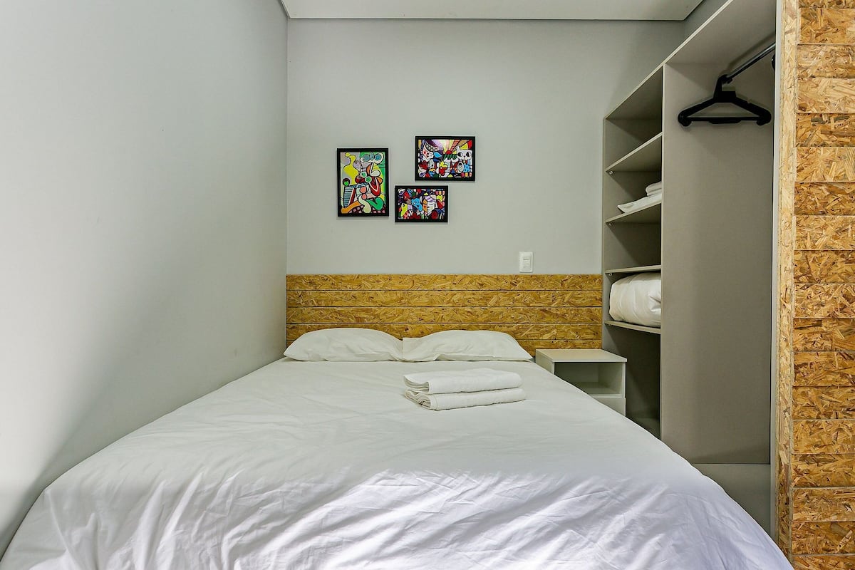 Estúdio básico | Ferros/tábuas de passar roupa, Wi-Fi de cortesia