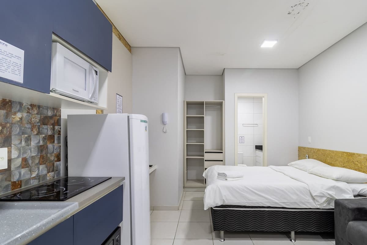 Estúdio básico | Ferros/tábuas de passar roupa, Wi-Fi de cortesia