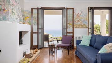 Family Villa, Sea View | Ruang tamu | 35 inci televisyen dengan digital