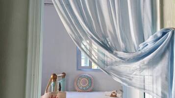 2 bedrooms, in-room safe, iron/ironing board, free WiFi