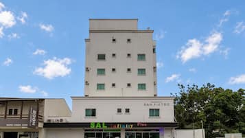 A multi-story building with a sign for 'SAL Infinity Plus' and 'RESIDENCIAL SAN PIETRO'.