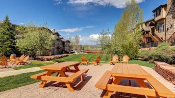 تناول الطعام بالخارج