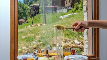 Free daily buffet breakfast