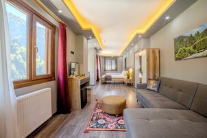 Signature Süit | Kaliteli yatak takımı, minibar, ses yalıtımı 