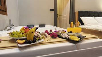 Signature Suite | Premium bedding, minibar, soundproofing, free cots/infant beds