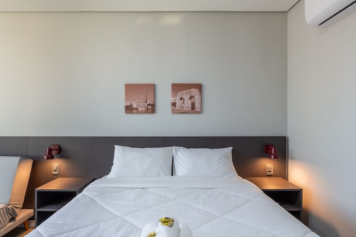 Basic Studio | Iron/ironing board, free WiFi, bed sheets