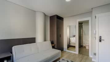 Basic Studio | Living area | Smart TV