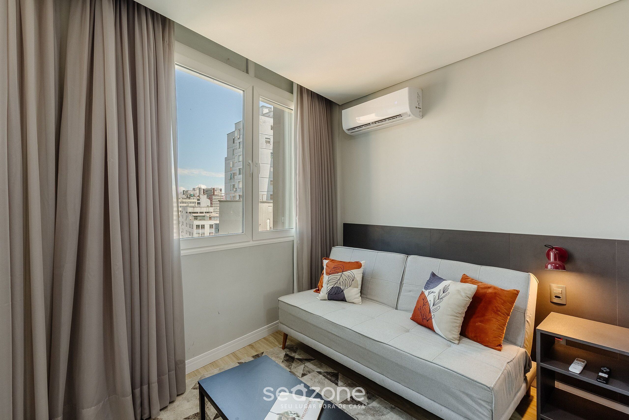 Basic Studio | Living area | Smart TV