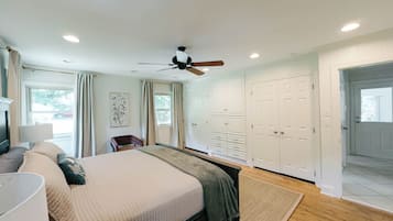 4 bedrooms, desk, iron/ironing board, WiFi