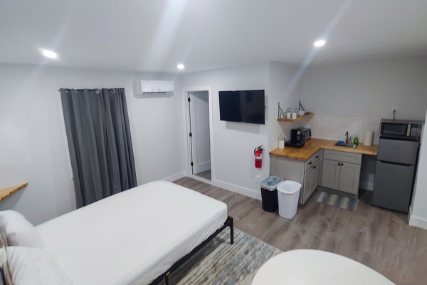 Setrika/meja setrika, Wi-Fi gratis, dan seprai linen