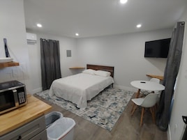 Estudio Confort, 1 cama de matrimonio | Tabla de planchar con plancha, wifi gratis, ropa de cama