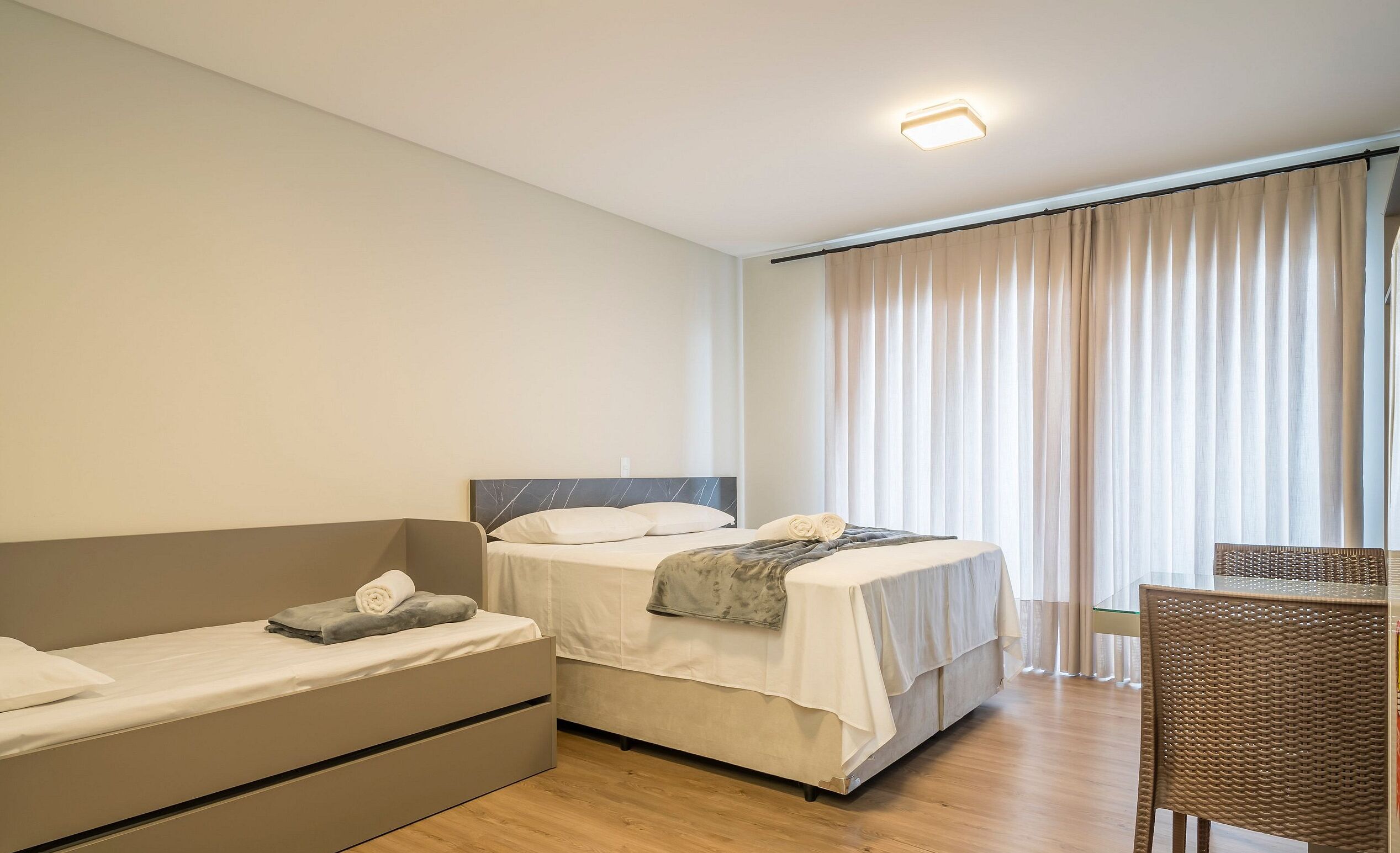 Departamento básico | Tabla de planchar con plancha, wifi gratis y ropa de cama 