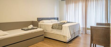 Departamento básico | Tabla de planchar con plancha, wifi gratis y ropa de cama