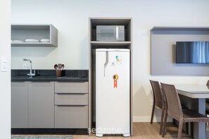 基本公寓 | 私人廚房 | 微波爐、攪拌機、廚房用具/餐具/器皿